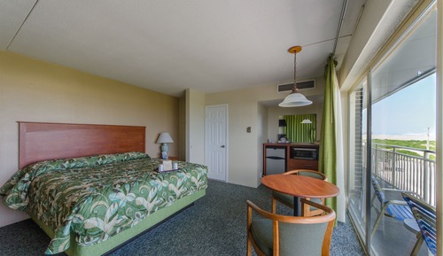 Ocean front Motel with King Bed (D)