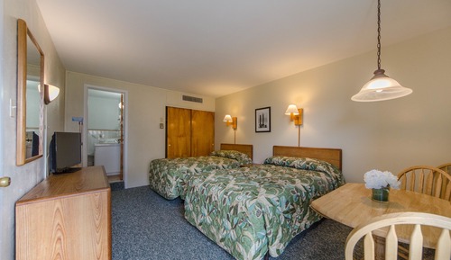 Landview with Balcony two room motel suite (E)