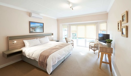 Luxury Suite, 1 Bedroom, Private Bathroom, Pool View