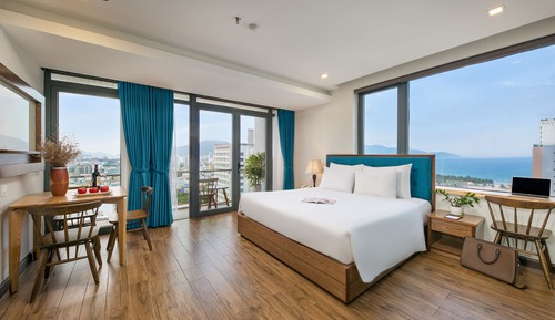 Panoramic Studio, 1 King Bed, Balcony, Sea View