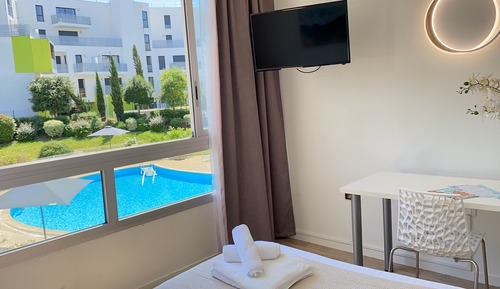 Standard Studio, Pool View