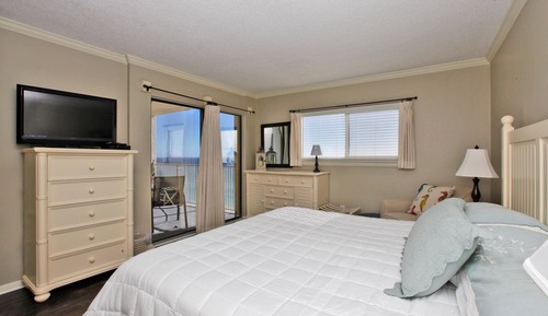 Two Bedroom Condo with a Sea View 820