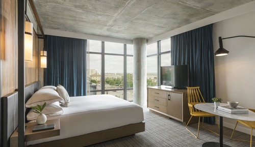 Room, 1 King Bed, Accessible Bathtub, Corner (Mobility, Accessible Tub)