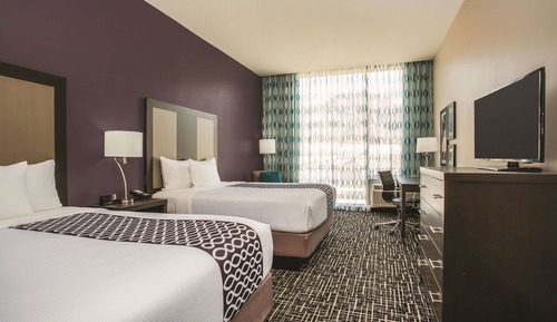 Room, 2 Queen Beds, Non Smoking, Mountain View