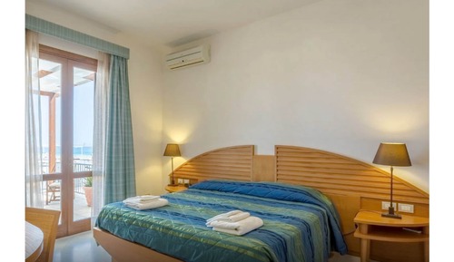 Junior Suite, Non Smoking, Partial Ocean View