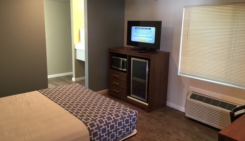 Standard Room, 1 Queen Bed