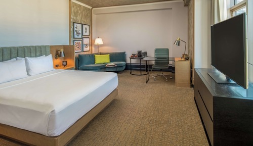Room, 1 King Bed, Corner
