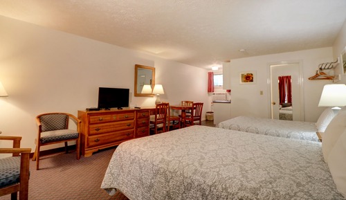 Deluxe Room, Multiple Beds, Non Smoking, Kitchenette