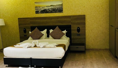 Royal Golden Marina Suite (Royal Suite)