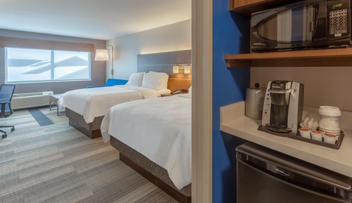 Suite (2 Queens & 1 Sofa Bed)