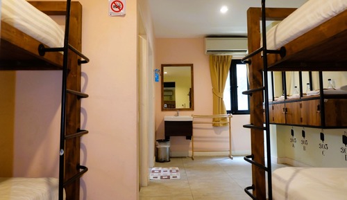 Quadruple with Private Bathroom