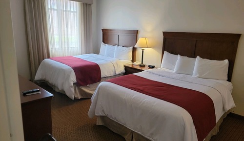 Queen Suite (2 Queen Beds)