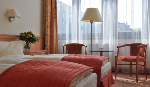 Twin room without aircondition and with street view