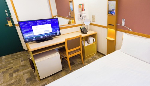 Economy Room, Smoking