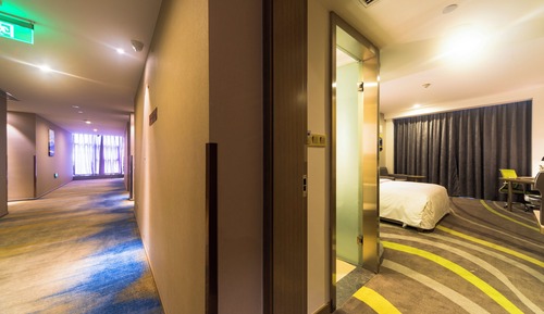 Standard Room, 1 King Bed