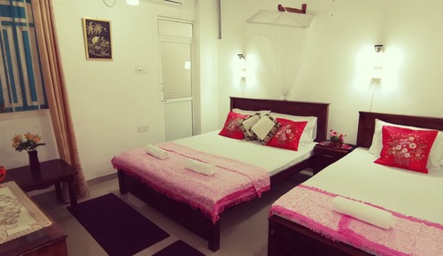 Economy Triple Room, Ensuite