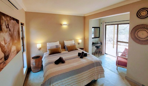 Rhino Suite (with outdoor shower)