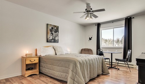 Superior Room, Jetted Tub