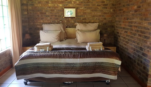 Double Room (Giraffe)