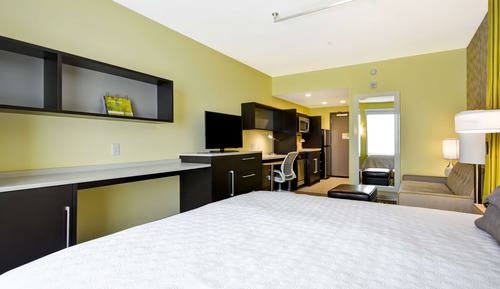 Studio Suite, 1 King Bed with Sofa bed, Non Smoking