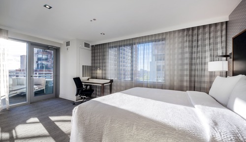 Deluxe Suite, 1 King Bed with Sofa bed, Non Smoking