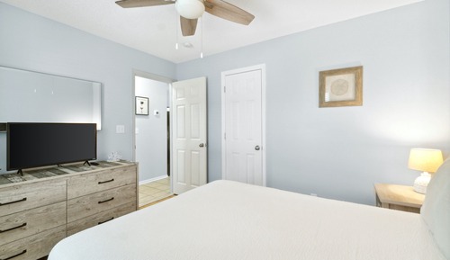 Condo, 3 Bedrooms, 2 Bathrooms (1023)