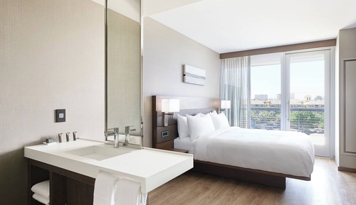 Room, 1 King Bed, Balcony, City View