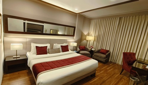 Deluxe Room, 1 Queen Bed, Smoking