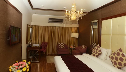 Room, 1 Queen Bed, Non Smoking (Pool Wing)