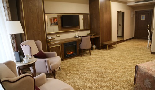 Deluxe Suite