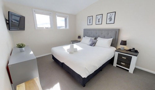 Courtyard Loft (Sleeps 4)