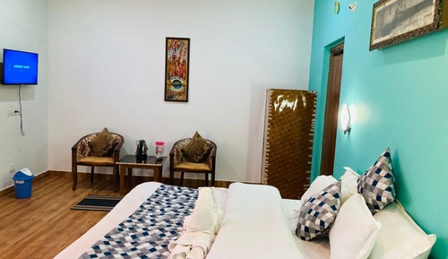 Family Room, City View