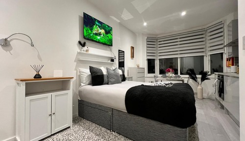 Premier Studio, Patio