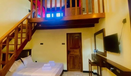 Room, Hill View