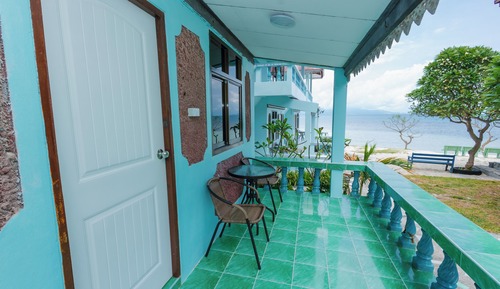 Superior Double or Twin Room with Partial Sea View