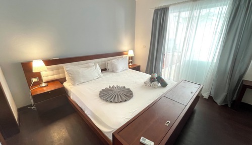 Comfort Apartment, Poolside