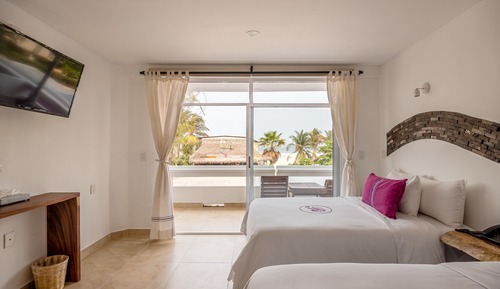 Deluxe Room, 2 Double Beds, Partial Sea View