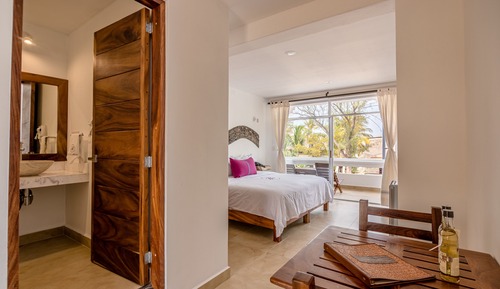 Deluxe Room, 1 King Bed, Partial Sea View
