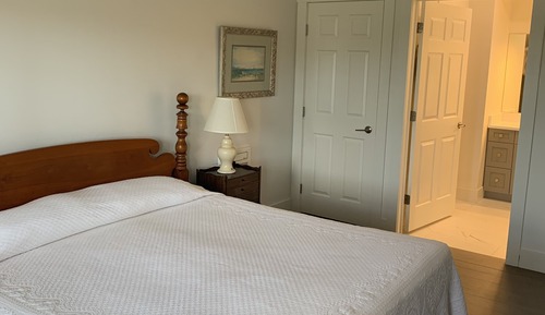 Spry Two - 2 bedroom, 2 1/2 bathrooms split, ground level unit