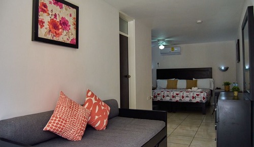 Standard Room, 1 King Bed