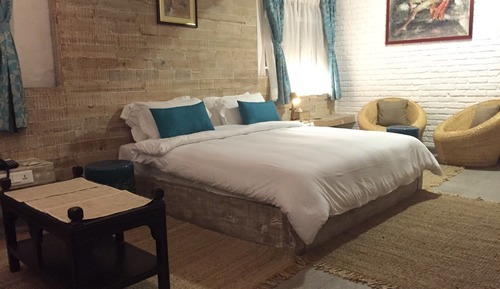 Honeymoon Suite