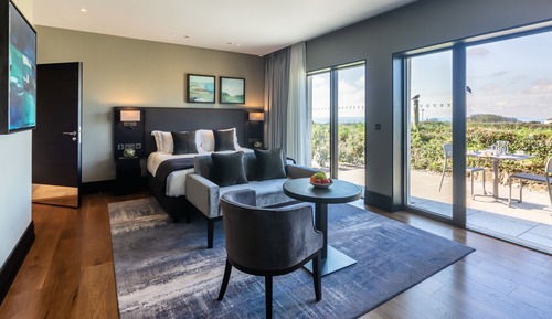 Superior Double or Twin Room, 1 Large Twin Bed, Partial Ocean View, Garden Area