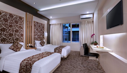 Deluxe Room, Pool View