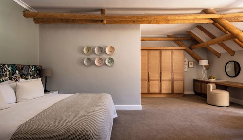 Room (Shiraz)