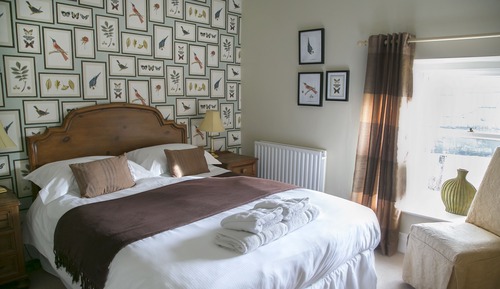 Principal double room 7, bath, valley view