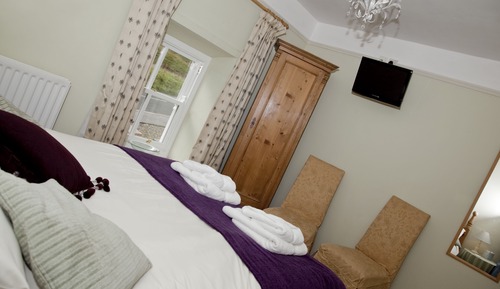 Principal double room 8, shower