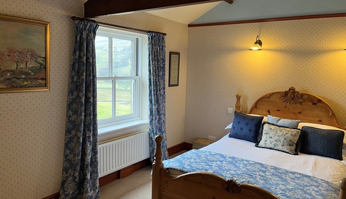 Superior double room 13, shower