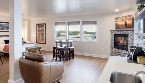Panoramic Suite, Accessible, Private Bathroom (Marine Oceanfront)