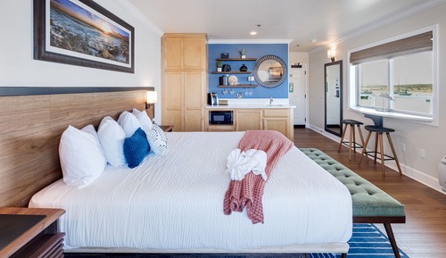 Panoramic Double Room, Private Bathroom, Ocean View (Sunset Oceanfront)