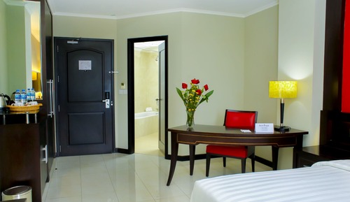 Deluxe Room, 1 Queen Bed, City View